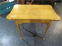 PINE SIDE TABLE