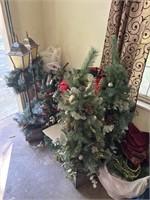 COLLECTION OF CHRISTMAS DECORATIONS