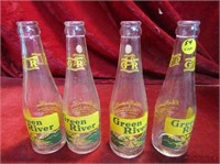 (4)Green River Chicago soda bottles. Chicago, Illi