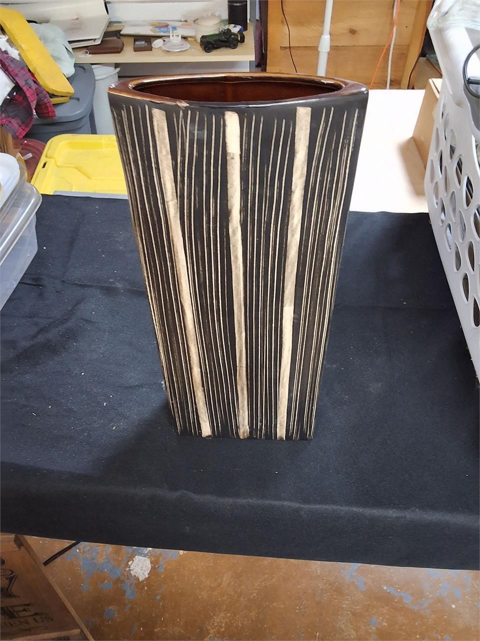 Decorative vase