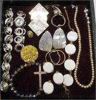 Vtg Costume Jewelry: Necklaces, Pins, Bracelets