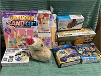 1 LOT ASSORTED TOYS INCLUDING ULTIMATE SAND ART,