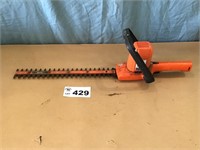 BLACK & DECKER ELECTRIC HEDGE TRIMMER