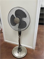 Wind Chaser Floor Fan