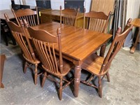 Table With 6 Chairs & (2) Leaves