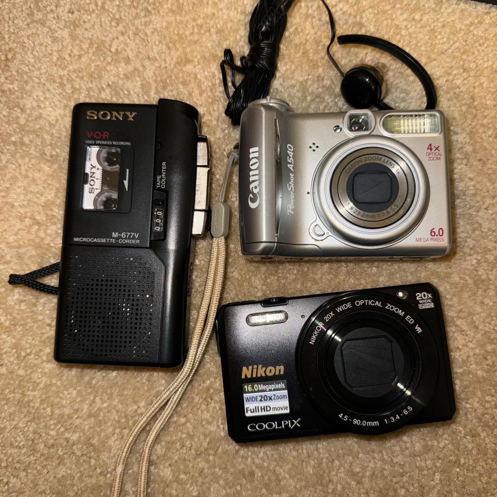2 digital camera's, 1 tape recorder. See pictures