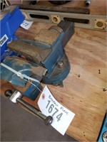 BLUE BENCH VISE- SHOWS BROKEN JAW