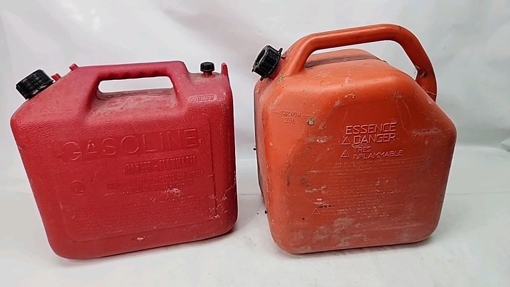 25 litre and 20 litre gas cans