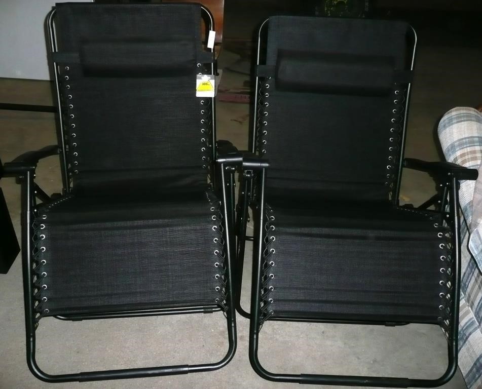 2 Folding Lawn Chairs, Large Heavy Duty, Like New