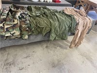 Group lot MILITARY Parkas, US Army camo coat &