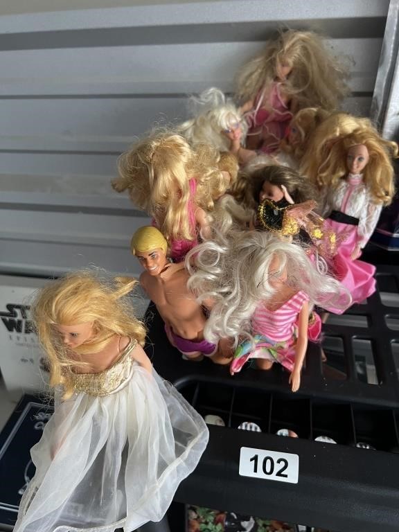 16 Vintage Barbies U232