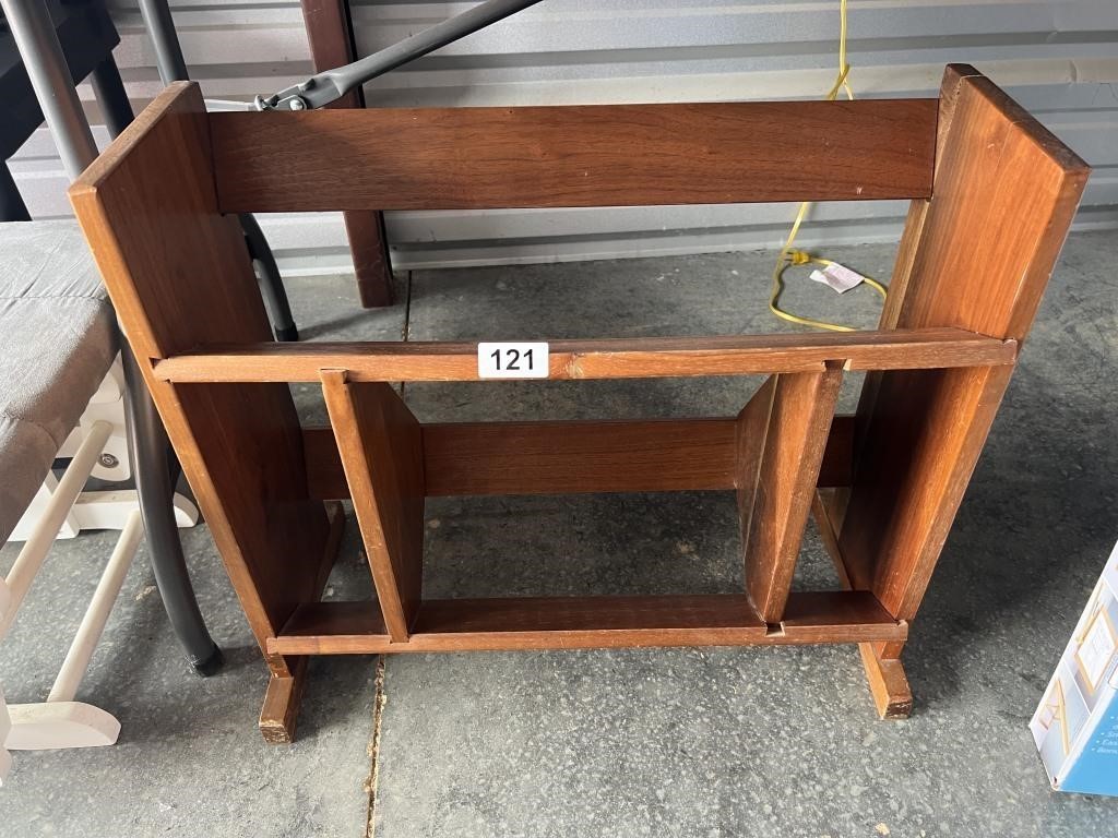 Book Rack U232