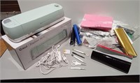 Cricut Explore Air 2 W/ Accessories Powers Up