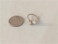10K white gold ring with 2 pearls size 5.5  2.02