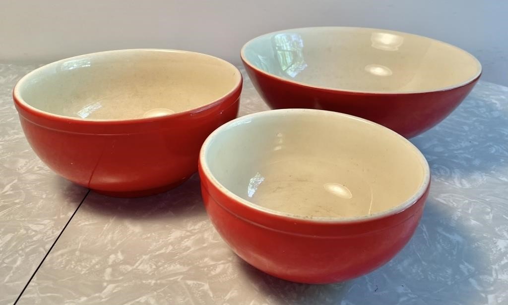 3 red Universal Cambridge pottery mixing bowls