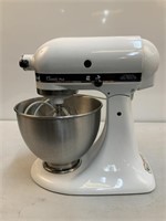 White Kitchen Aid Stand Mixer "Classic Plus"