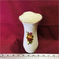 Fine Porcelain Flower Vase (Vintage)
