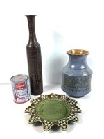 Vase, soliflore et assiette en céramique dt signés