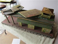 VINTAGE TIN FORT COMMACHE FORT TOY