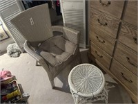 Wicker chair and ottomen
