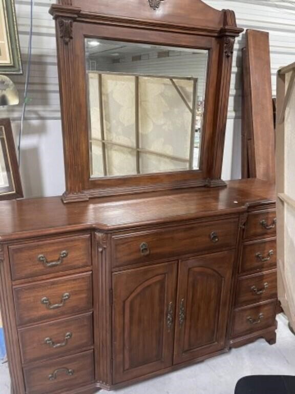 Dresser With Mirror, 9 Drawers, 2 Doors.