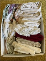 Box of approximately 20 +/- Hand Towels, Bath