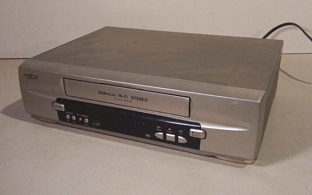 Sanyo VCR Powers On