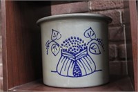 BLUE DECORATED SALT GLAZE POTTERY CROCK