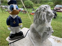 CEMENT LION STATUE / DONALD DUCK STATUE