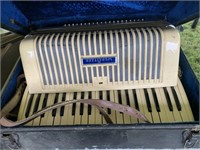 ANTIQUE WURLITZER ACCORDIAN