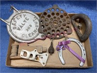 Flat: old iron items & wood pc