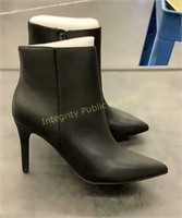 Black Heeled Boots  Size:6