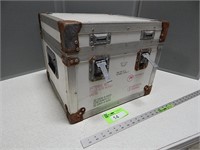 Hard shell insulated crate; approx. 15"x16x'x 13
