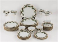 Royal Gallery "The Holly and the Ivy" Dinnerware