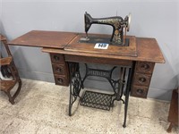 VNTG SINGER SEWING MACHINE TABLE W/CAST IRON BASE
