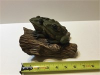 Stump Dwellers frogs statue
