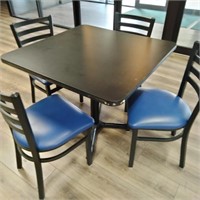 Table with 4 Chairs  36"x29"x36"       (R# LOB)