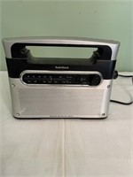 VINTAGE RADIO SHACK RADIO (PLAYS BUT NO ANTENNA)