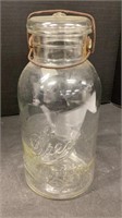 Drey glass 1/2 gal. jar w glass lid & wire bail