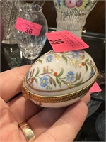 DECOREE D LA MAIN LIMOGES TRINKET BOX / EGG