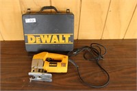 DeWalt DW318 VS orbital jigsaw 120V electric in