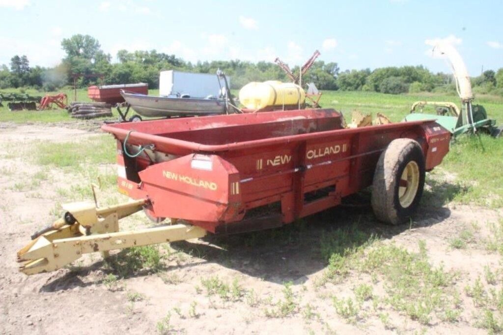 New Holland 519 Spreader