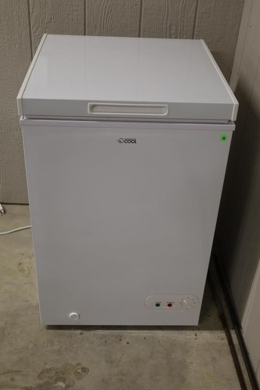COMMERCIAL COOL CHEST FREEZER - 3.5 CUBIC FEET -