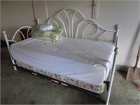 Daybed & Trundle & Linens