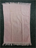 Vintage fingertip towel, 11" x 18"