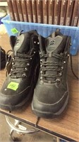 PAIR OF NEW KHOMBU HIKING BOOTS SIZE 10