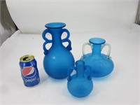 3 vases en verres givrés bleu