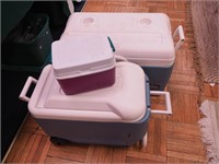 Igloo pull-along cooler with smaller cooler