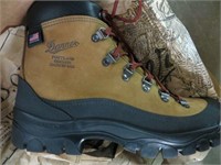 DANNER - MENS SIZE 10.5 BOOTS MADE IN USA