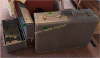 Vintage Blue Taperlite Luggage, Makeup Train